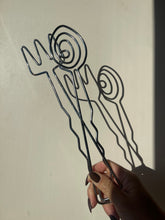 Load image into Gallery viewer, Retro Metal Squiggly Salad Servers
