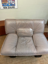 Load image into Gallery viewer, 1980s Italian Leather &#39;Ambassador&#39; Lounge Chair By Nicoletti Salotti
