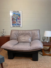 Load image into Gallery viewer, 1980s Italian Leather &#39;Ambassador&#39; Lounge Chair By Nicoletti Salotti

