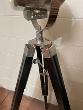 Load image into Gallery viewer, Retro Tripod Light/Lamp
