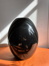 Load image into Gallery viewer, Black Egg Shaped Cermanic Round Vase
