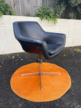 Load image into Gallery viewer, Sebel ‘Hobnob’ Swivel Chair
